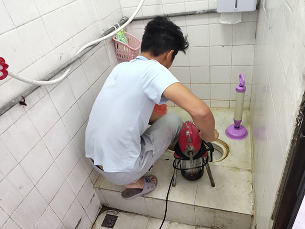田家庵肥皂掉到马桶里把马桶堵住了怎么办？马桶堵住了怎么办